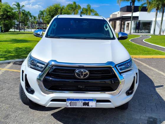 TOYOTA HILUX 2.8 D-4D TURBO DIESEL CD SRX PLUS 4X4 AUTOMÁTICO